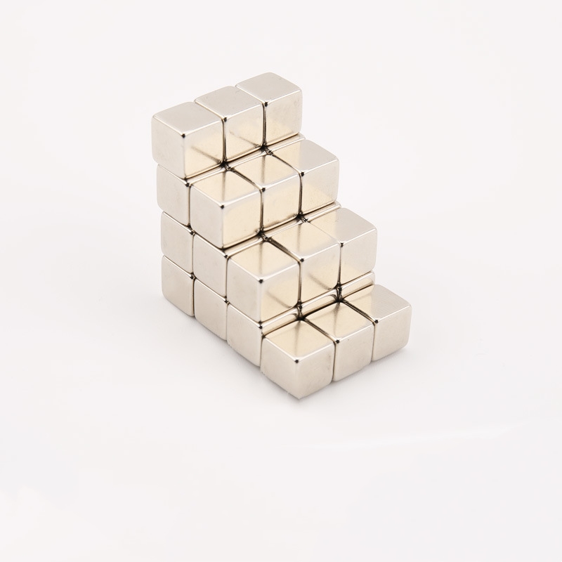 강력한 희토류 자석